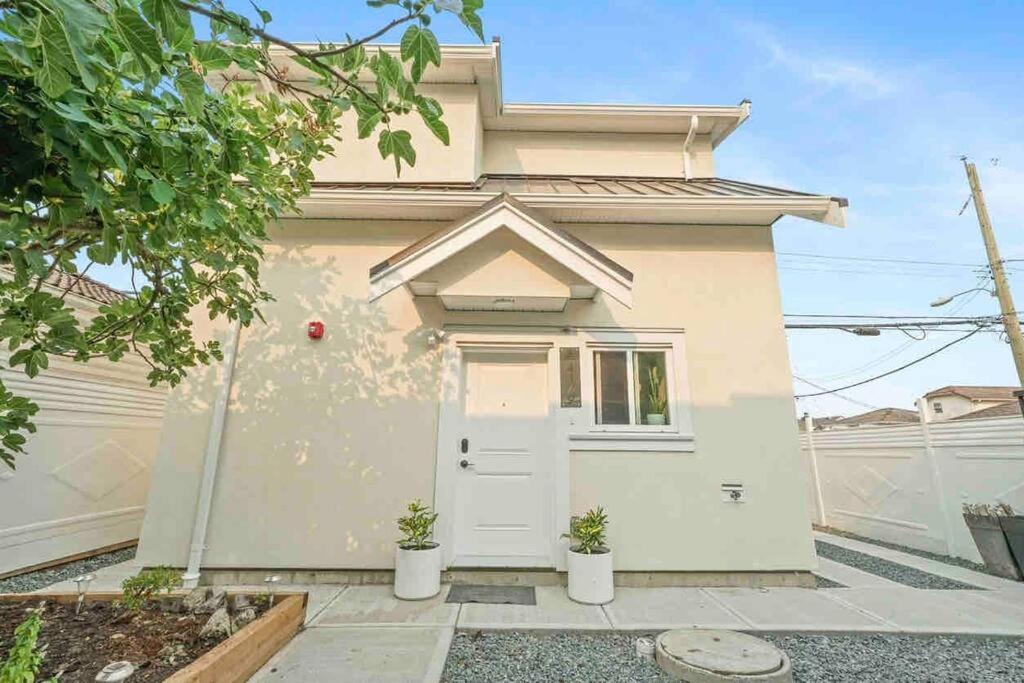 Entire New Cozy And Modern 2-Storey House Vancouver Exterior foto